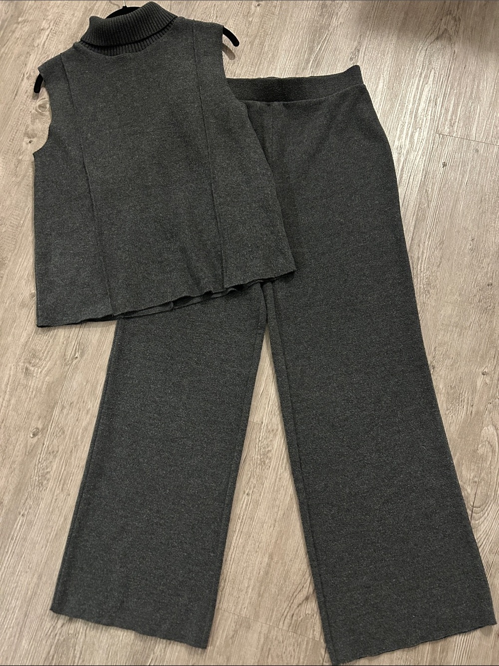 ZARA Sleeveless Turtleneck Neck Sweater w/matching pants (Small/Medium)